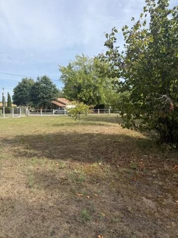 TERRAIN DE 670 M²