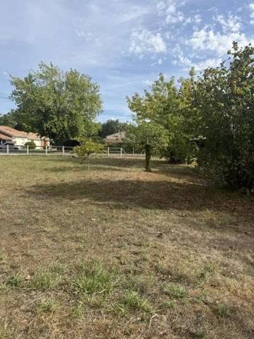 TERRAIN DE 670 M²