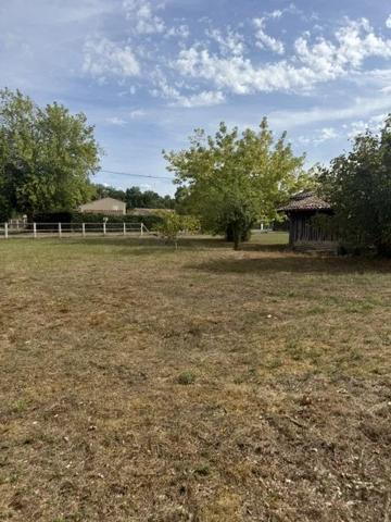 TERRAIN DE 670 M²