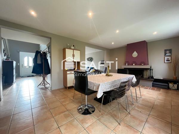 Maison familiale spacieuse d'environ 157m2 avec grand terrain, emplacement idéal à Saint-Saturnin.