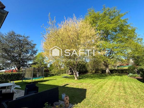 Maison familiale spacieuse d'environ 157m2 avec grand terrain, emplacement idéal à Saint-Saturnin.