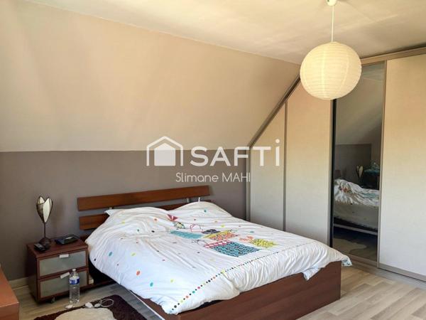 Maison familiale spacieuse d'environ 157m2 avec grand terrain, emplacement idéal à Saint-Saturnin.