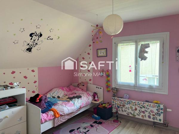 Maison familiale spacieuse d'environ 157m2 avec grand terrain, emplacement idéal à Saint-Saturnin.