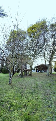 Vends maison de HAUT-STANDING de 245 m2 très proche du centre ville, de toutes les commodités ainsi que des transports.

Le Domaine : Un écrin de verdure rare aux portes de la ville.
Située dans un environnement privilégié au calme absolu et sans aucun vis-à-vis, découvrez cette demeure de haut standing construite en 2000 par un maître maçon. Alliant une qualité de bâti traditionnelle irréprochable et un confort résolument contemporain, cette propriété de 245 m² habitables a été entièrement rafraîchie il y a trois ans, avec possibilité de détacher une parcelle de 2000 m2 constructible (Pour de l'investissement locatif, chambre d'hôte, air BandB, etc...)
L’Espace de Vie : Volume, Lumière et Noblesse des Matériaux
Dès l’entrée, le ton est donné par un majestueux escalier en marbre. Le cœur de la maison se dévoile sur une pièce de vie spectaculaire de 130 m² baignée de lumière, comprenant un salon-séjour avec poêle à bois et une cuisine ouverte équipée. Le plan de travail en granit souligne la fonctionnalité et l'élégance de cet espace conçu pour la convivialité.
Le bien dispose de 9 pièces parfaitement agencées :
5 chambres spacieuses.
Un bureau indépendant pour le télétravail.
Une salle de sport dédiée.
Une buanderie/arrière-cuisine séparée.
2 salles de bains et 2 WC (dont un WC japonais de haut standing).

L’Extérieur : Une Oasis de Détente
Terrain de 3788 m² cloturé et arboré, avec possibilité de détacher un lot de 2000 m2 dont 800 m2 constructible, déjà borné.
Espace Piscine :
Bassin au sel (7mx3,5 m) avec rideau de sécurité, entouré d'une terrasse couverte de 45 m² avec un barbecue bâti.
Terrasse d'accueil : Une seconde terrasse de 20 m² offre une vue apaisante sur le parc à l'entrée.

Technologie et Performance Énergétique
Cette maison anticipe vos besoins de demain :
Énergie : Panneaux solaires, chauffage au gaz au sol et climatisation réversible intégrale.
Double garage de 60 m² avec portes automatiques + vaste abri-voiture et borne de recharge rapide pour véhicules électriques.
Sécurité : Alarme, vidéosurveillance intérieure/extérieure, portail électrique et interphone.
Connectivité : Fibre optique installée.

Les points clés :
Surface : 245 m² (9 pièces)
Terrain : 3788 m2
Annexes : Garage 60 m² + Carport
État : Excellent (Rafraîchi en 2023)
Assainissement : Tout-à-l'égout

RARE et à visiter sans tarder !

PRIX H.A.I. : 689000 €

Contactez-moi : 
PIERLOT Corentin.
Agent commercial immatriculé au RSAC d'Albi sous le numéro 521641936.
BSK Immobilier.

INFORMATIONS ET VISITES : 0621220824.
Mail : cpierlot@bskimmobilier.com