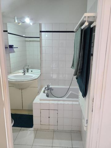 Studio dans résidence sécurisée dans centre ville .