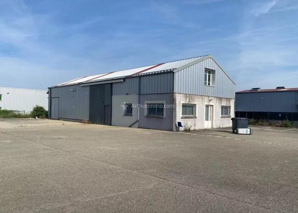 Location                                                      Local commercial
                        
                                         310 m2                     à Saint-Jean-de-Bournay