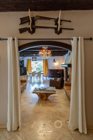 CASTELNAU-LE-LEZ  AUTHENTIQUE MAS DE PLAIN-PIED  248 m²  4 CHAMBRES  SUITE PARENTALE  PISCINE  TERRAIN 1 331 m²  FORAGE  2 044 000 