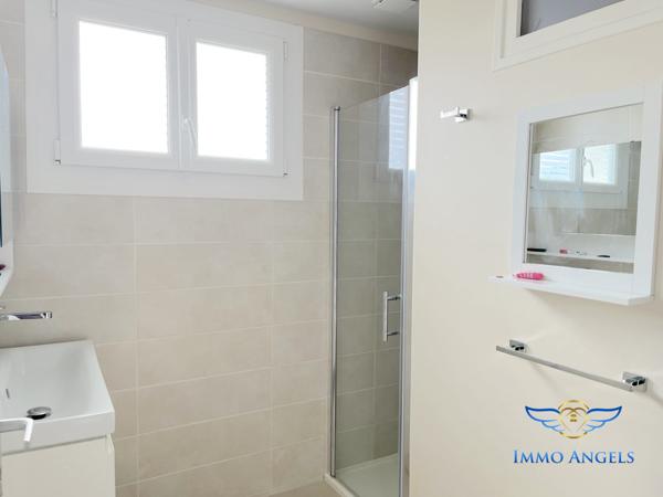 Maison de 2 habitations de 4 et 3 pièces avec grand stationnement