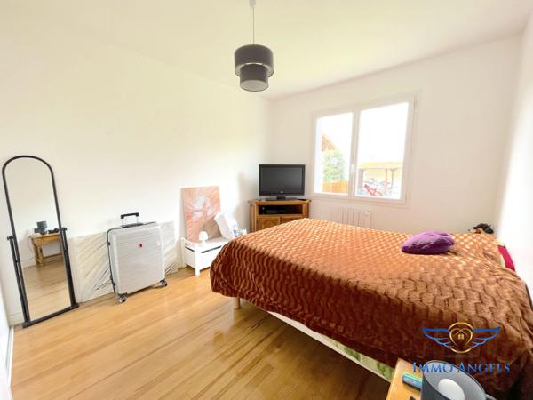 Maison de 2 habitations de 4 et 3 pièces avec grand stationnement