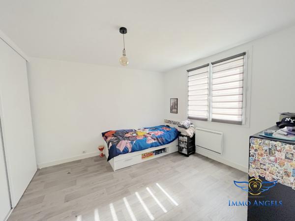 Maison de 2 habitations de 4 et 3 pièces avec grand stationnement