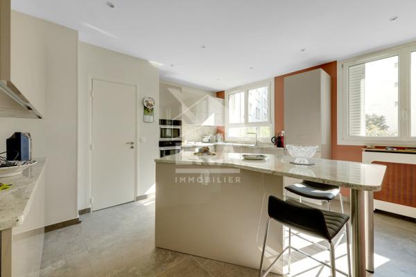 Appartement Paris 4 pièce(s) 110.95 m2