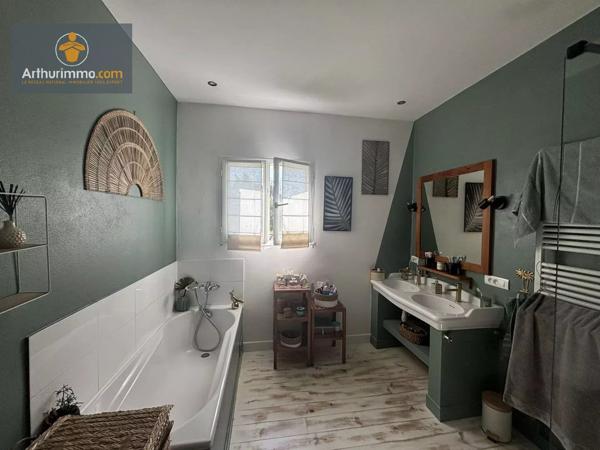Vente                                                      Maison
                        
                     6 pièces                      177 m2                     à Marmande