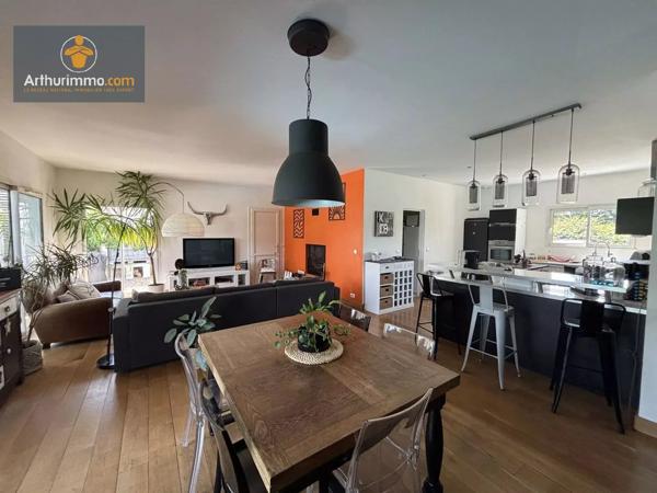 Vente                                                      Maison
                        
                     6 pièces                      177 m2                     à Marmande