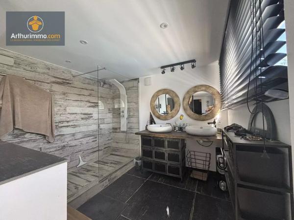 Vente                                                      Maison
                        
                     6 pièces                      177 m2                     à Marmande