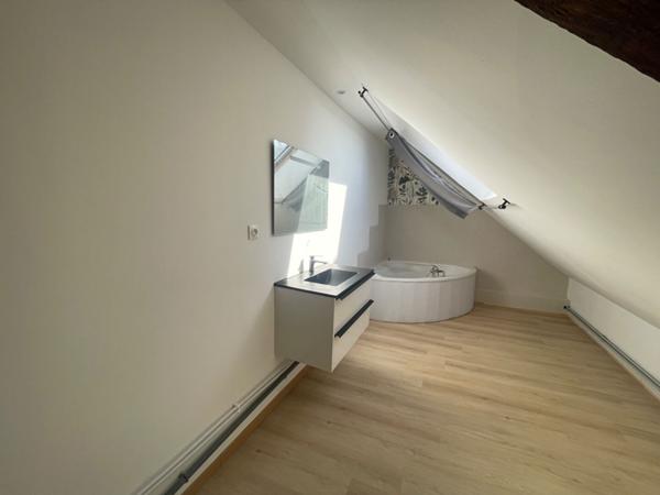 A LOUER APPARTEMENT PROCHE CENTRE VILLE DE ST QUENTIN 02100