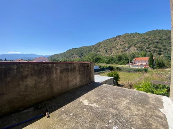 Dpt Pyrénées Orientales (66), à vendre proche VINCA maison en pierres 120 m² avec jardin et grange à rénover