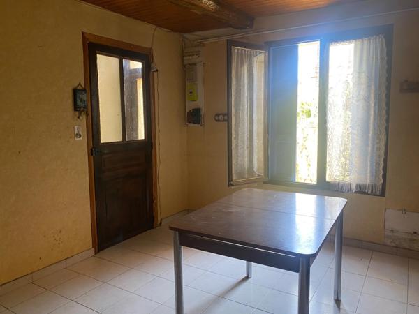 Dpt Pyrénées Orientales (66), à vendre proche VINCA maison en pierres 120 m² avec jardin et grange à rénover