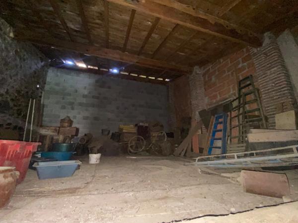 Dpt Pyrénées Orientales (66), à vendre proche VINCA maison en pierres 120 m² avec jardin et grange à rénover