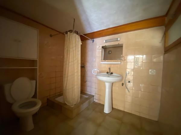 Dpt Pyrénées Orientales (66), à vendre proche VINCA maison en pierres 120 m² avec jardin et grange à rénover