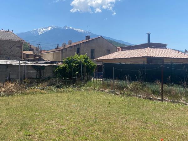 Dpt Pyrénées Orientales (66), à vendre proche VINCA maison en pierres 120 m² avec jardin et grange à rénover