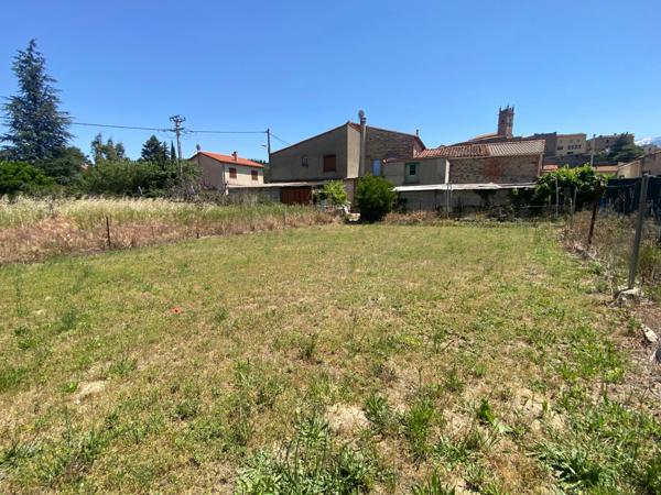 Dpt Pyrénées Orientales (66), à vendre proche VINCA maison en pierres 120 m² avec jardin et grange à rénover