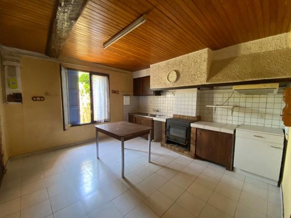 Dpt Pyrénées Orientales (66), à vendre proche VINCA maison en pierres 120 m² avec jardin et grange à rénover