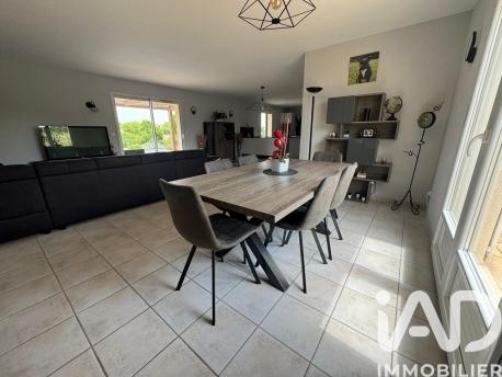 Maison à vendre 8 pièces 210 m² Châteauneuf-sur-Charente
