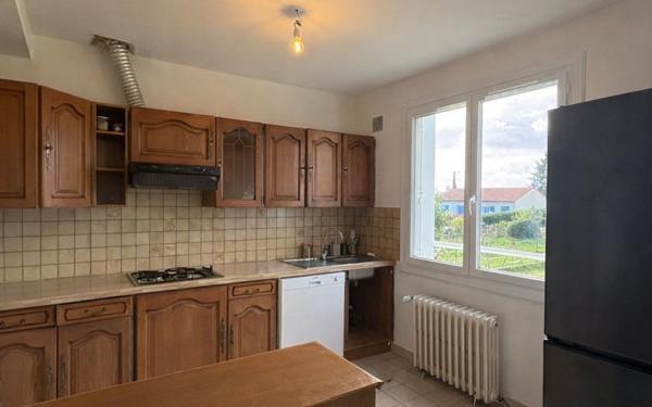 Maison à vendre    4 pièces •  Lussac-les-Châteaux