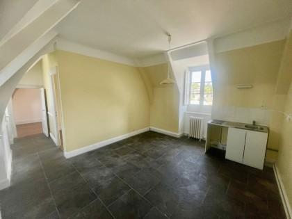 Local commercial - Oloron-sainte-marie - Réf.:205446 OLORON - A VENDRE GRAND LOCAL INDUSTRIEL OU COMMERCIAL -