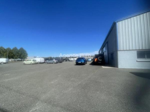 Local commercial - Oloron-sainte-marie - Réf.:205446 OLORON - A VENDRE GRAND LOCAL INDUSTRIEL OU COMMERCIAL -
