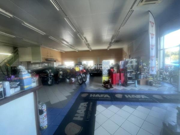 Local commercial - Oloron-sainte-marie - Réf.:205446 OLORON - A VENDRE GRAND LOCAL INDUSTRIEL OU COMMERCIAL -