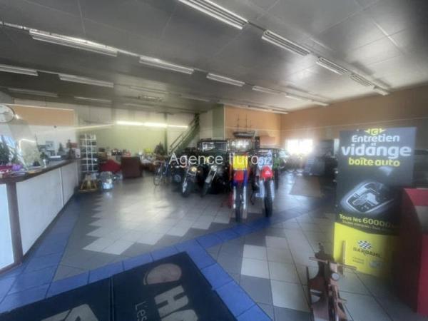 Local commercial - Oloron-sainte-marie - Réf.:205446 OLORON - A VENDRE GRAND LOCAL INDUSTRIEL OU COMMERCIAL -