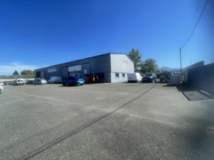 Local commercial - Oloron-sainte-marie - Réf.:205446 OLORON - A VENDRE GRAND LOCAL INDUSTRIEL OU COMMERCIAL -
