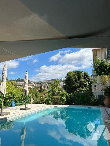 PROCHE VIEUX CANNET ELEGANTE MAISON DE 120 M2 EN PARFAIT ETAT AVEC PISCINE