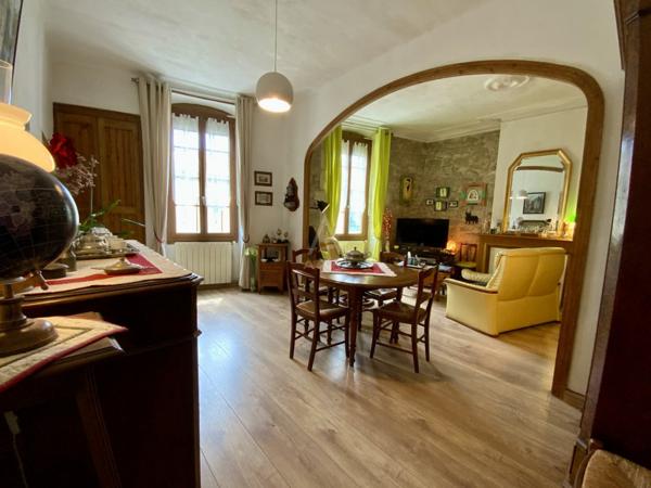 Gard (30) - Nimes - Appartement T3/4 avec cour et piscine