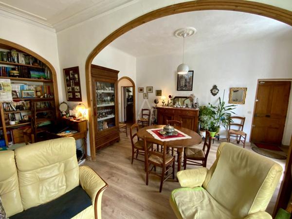 Gard (30) - Nimes - Appartement T3/4 avec cour et piscine