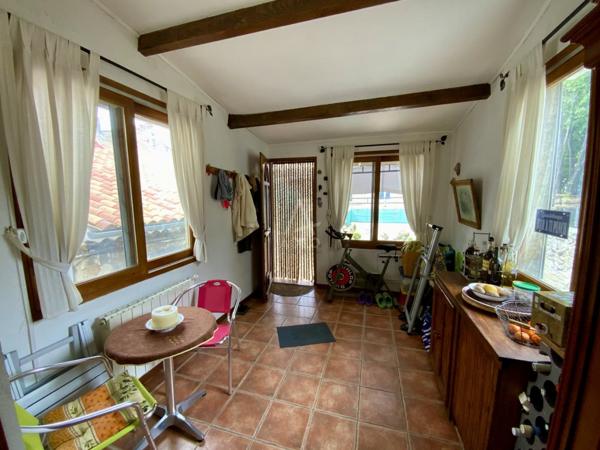 Gard (30) - Nimes - Appartement T3/4 avec cour et piscine
