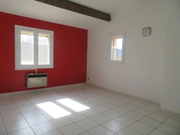BELLE MAISON de 120 m2 dans propriété de fermée A VENDRE à MALLEMOISSON (04510)