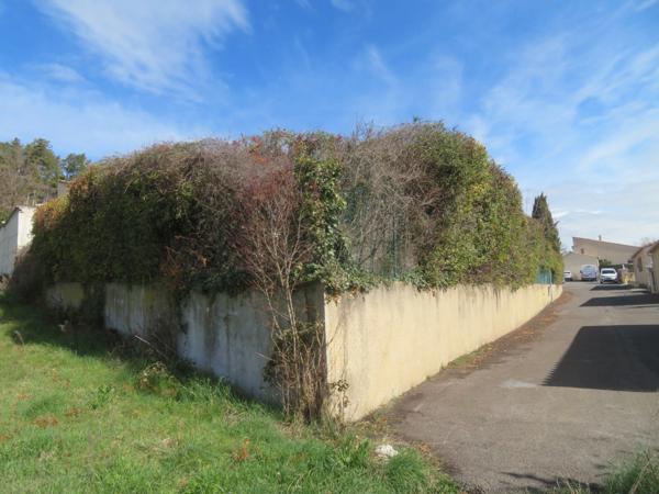 BELLE MAISON de 120 m2 dans propriété de fermée A VENDRE à MALLEMOISSON (04510)