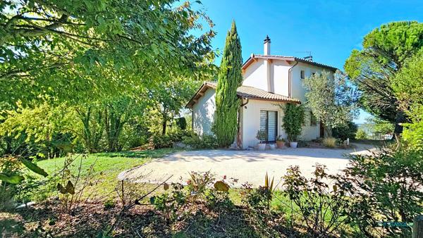 Maison T5 - 3 chambres - Terrain 2037m2 - Piscine - Vue