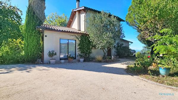 Maison T5 - 3 chambres - Terrain 2037m2 - Piscine - Vue