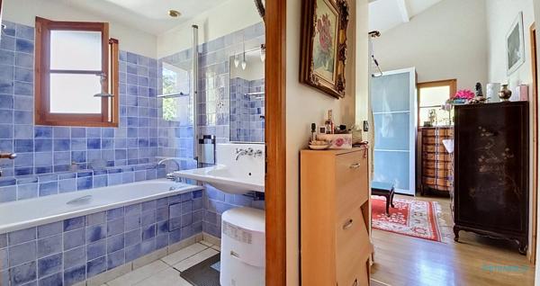Maison T5 - 3 chambres - Terrain 2037m2 - Piscine - Vue