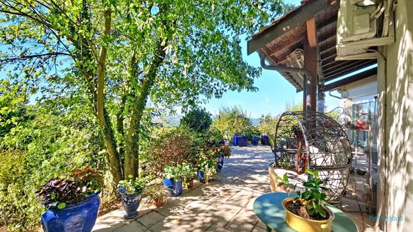 Maison T5 - 3 chambres - Terrain 2037m2 - Piscine - Vue