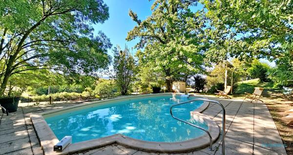 Maison T5 - 3 chambres - Terrain 2037m2 - Piscine - Vue
