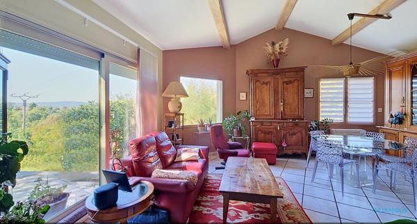 Maison T5 - 3 chambres - Terrain 2037m2 - Piscine - Vue
