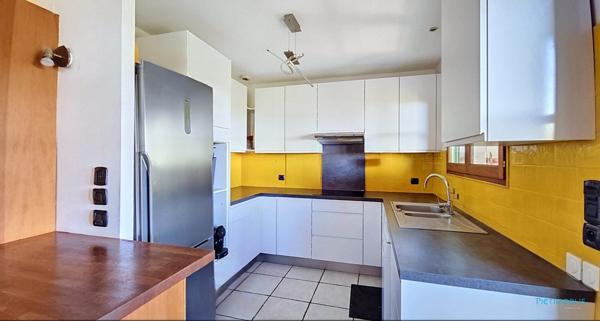 Maison T5 - 3 chambres - Terrain 2037m2 - Piscine - Vue