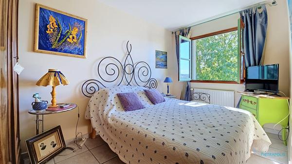 Maison T5 - 3 chambres - Terrain 2037m2 - Piscine - Vue