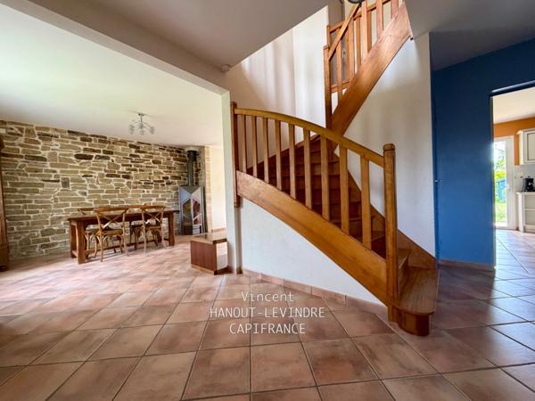 Maison familiale de 146 m² à Tiercé – 5 chambres, jardin sans vis-à-vis, Centre ville et gare à pied