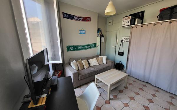 Appartement à vendre    1 pièce • 23,79 m2 Marseille 7