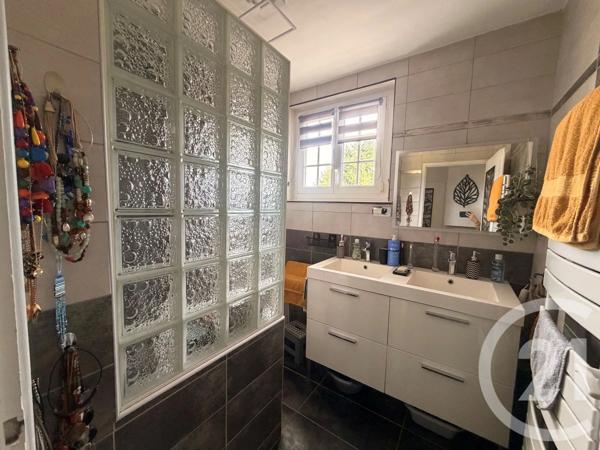 Maison à vendre  4 pièces - 207,31 m 2   ROIFFIEUX  - 07